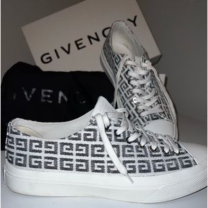 Givenchy. City 4G Jacquard low top sneakers.